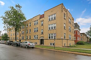 Alluring 2BR Apt in Old Irving Park