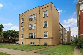 Alluring 2BR Apt in Old Irving Park