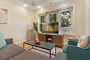 Alluring 2BR Apt in Old Irving Park