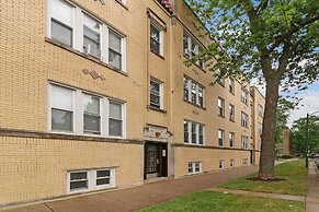 Alluring 2BR Apt in Old Irving Park