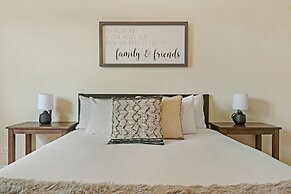 Alluring 2BR Apt in Old Irving Park