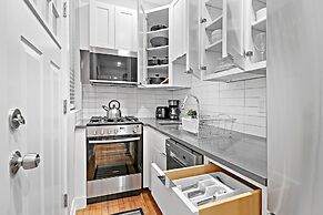 Remodeled Studio Apt in East Lakeview