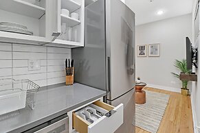 Remodeled Studio Apt in East Lakeview