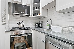 Remodeled Studio Apt in East Lakeview