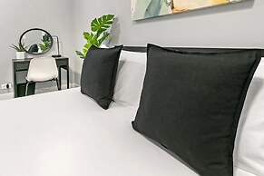 1BR Magnificent Apt in Belmont Chicago