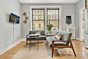 1BR Magnificent Apt in Belmont Chicago