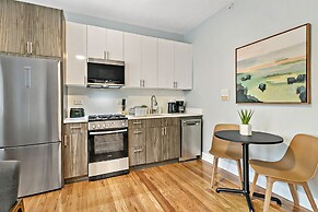 1BR Magnificent Apt in Belmont Chicago