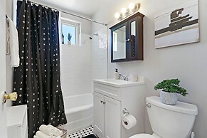 2BR Modern & Comfy Apt in Rogers Park