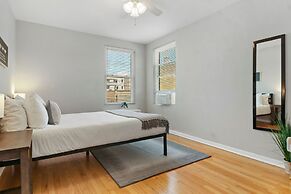 2BR Modern & Comfy Apt in Rogers Park