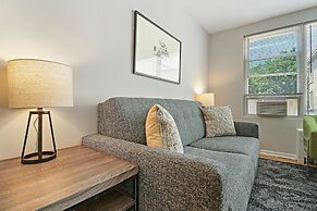 2BR Modern & Comfy Apt in Rogers Park