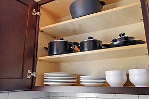 3BR Homey Living Room Apt in Bell Ave