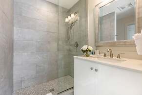 Elegant 2BR condo Walk to French Quarter