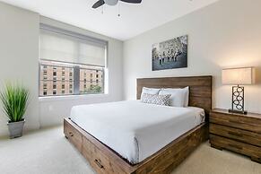 Elegant 2BR condo Walk to French Quarter