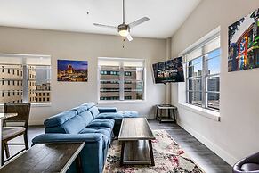 Elegant 2BR condo Walk to French Quarter