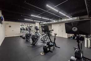 Elegant 2BR condo Walk to French Quarter