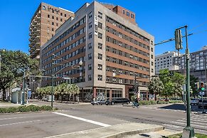 Elegant 2BR condo Walk to French Quarter