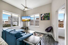 Elegant 2BR condo Walk to French Quarter