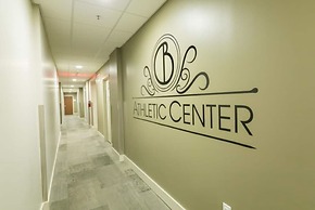 Elegant 2BR condo Walk to French Quarter