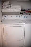 Stunning 2 Bedroom Apt! 3mins Walk From CDN Metro