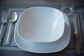 Stunning 2 Bedroom Apt! 3mins Walk From CDN Metro