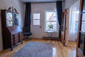 Stunning 2 Bedroom Apt! 3mins Walk From CDN Metro