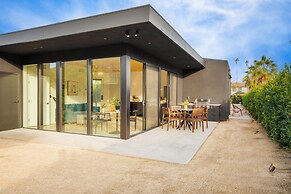 Blackhaus Suites by AvantStay – Modern Comfort in Downtown Palm Spring