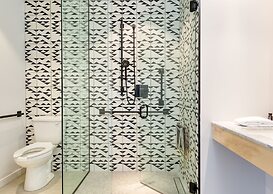 Blackhaus Suites by AvantStay – Modern Comfort in Downtown Palm Spring