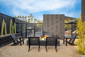 Blackhaus Suites by AvantStay – Modern Comfort in Downtown Palm Spring