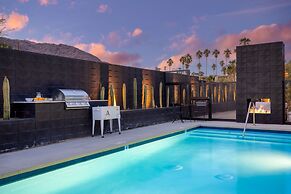 Blackhaus Suites by AvantStay – Modern Comfort in Downtown Palm Spring