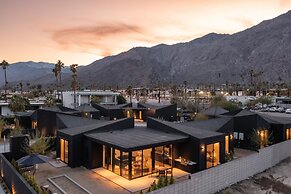 Blackhaus Suites by AvantStay – Modern Comfort in Downtown Palm Spring