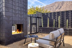 Blackhaus Suites by AvantStay – Modern Comfort in Downtown Palm Spring