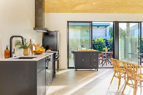 Blackhaus Suites by AvantStay – Modern Comfort in Downtown Palm Spring