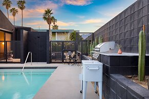 Blackhaus Suites by AvantStay – Modern Comfort in Downtown Palm Spring