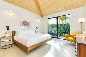 Blackhaus Suites by AvantStay – Modern Comfort in Downtown Palm Spring