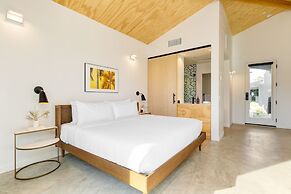 Blackhaus Suites by AvantStay – Modern Comfort in Downtown Palm Spring
