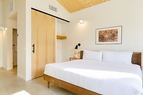 Blackhaus Suites by AvantStay – Modern Comfort in Downtown Palm Spring