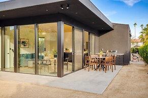 Blackhaus Suites by AvantStay – Modern Comfort in Downtown Palm Spring
