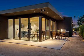 Blackhaus Suites by AvantStay – Modern Comfort in Downtown Palm Spring