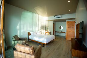 Lake House Naka Cave