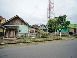 SPOT ON 91910 Arfan HouseNearDanau Ranau