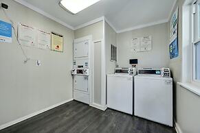 Stylish Modern Studio Close to Downtown and Domain