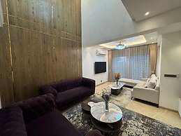 Luxuryhouse-3br-free Car & Driver-balcony-wifi