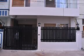 Luxury House in Hyderabad With Chef and Driver