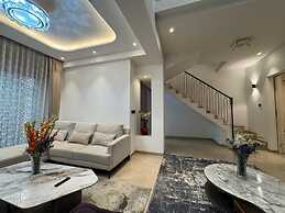 Luxuryhouse-3br-free Car & Driver-balcony-wifi