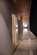 Luxuryhouse-3br-free Car & Driver-balcony-wifi