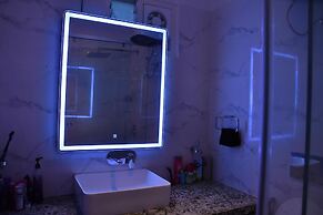 Luxuryhouse-3br-free Car & Driver-balcony-wifi