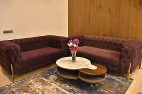 Luxuryhouse-3br-free Car & Driver-balcony-wifi