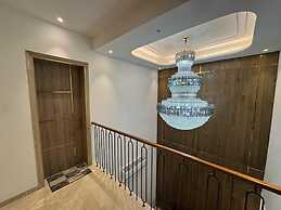 Luxuryhouse-3br-free Car & Driver-balcony-wifi