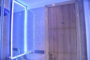 Luxuryhouse-3br-free Car & Driver-balcony-wifi