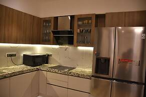Luxuryhouse-3br-free Car & Driver-balcony-wifi